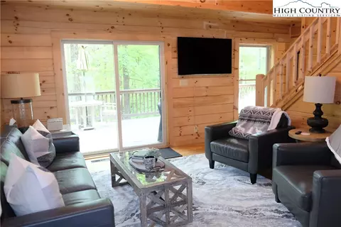 Living - 341 Saddle Ln, Deep Gap, NC 28618 photo 2 of 5
