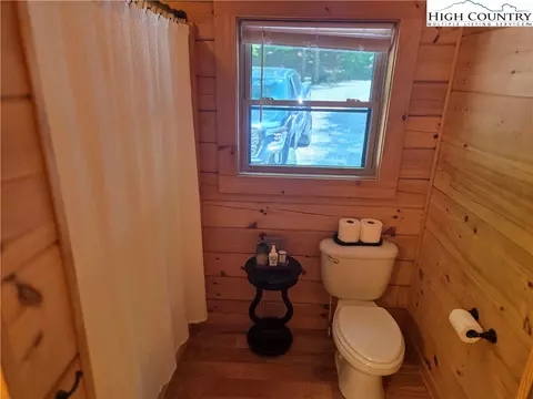 Bath - 341 Saddle Ln, Deep Gap, NC 28618 photo 2 of 4