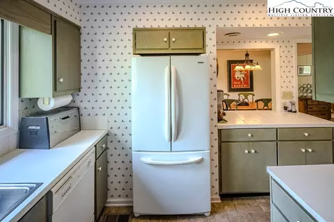Kitchen - 320 Balsam, Boone, NC 28607 photo 4 of 4