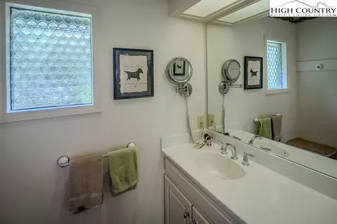 Bath - 320 Balsam, Boone, NC 28607 photo 2 of 4