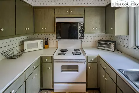 Kitchen - 320 Balsam, Boone, NC 28607 photo 3 of 4