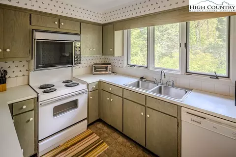 Kitchen - 320 Balsam, Boone, NC 28607 photo 1 of 4