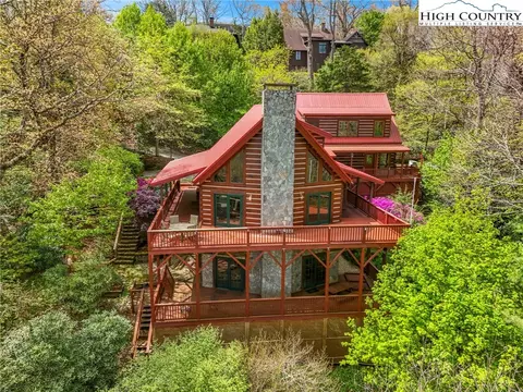 155 Blackberry Ln, Blowing Rock, NC 28605