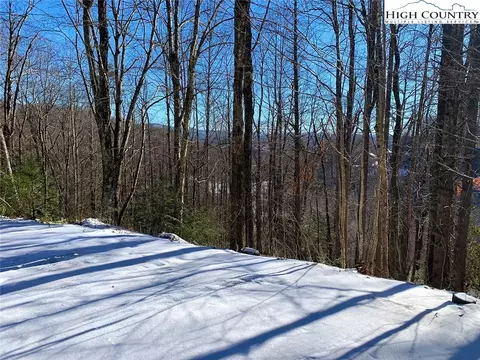 2 Devils Lake Dr, Seven Devils, NC 28604 photo 12