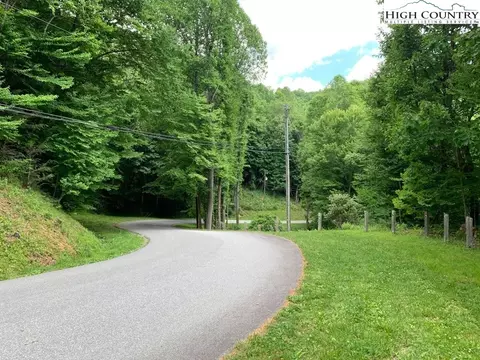 2 Devils Lake Dr, Seven Devils, NC 28604 photo 4