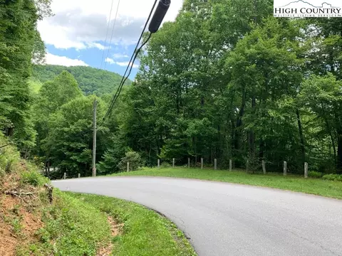 2 Devils Lake Dr, Seven Devils, NC 28604 photo 3