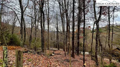2 Devils Lake Dr, Seven Devils, NC 28604