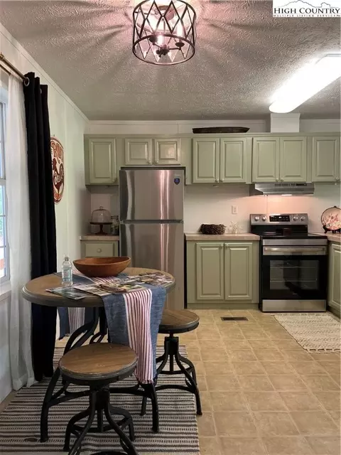 Kitchen - 905 Lyons Rd, Roaring Gap, NC 28668 photo 2 of 6