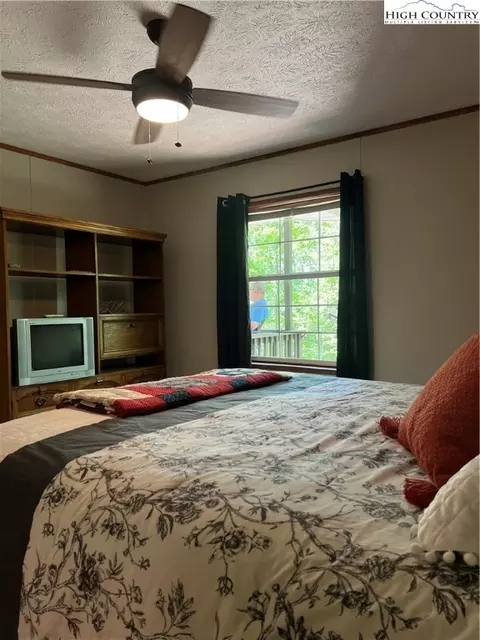 Bedroom - 905 Lyons Rd, Roaring Gap, NC 28668 photo 6 of 7