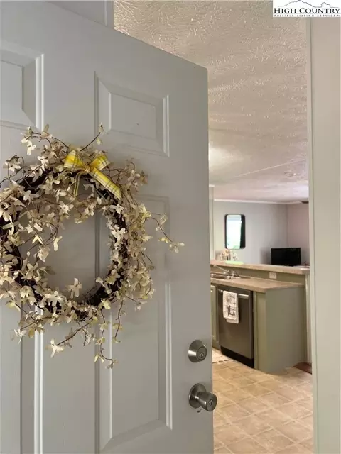 Entry Way - 905 Lyons Rd, Roaring Gap, NC 28668 photo 3 of 3