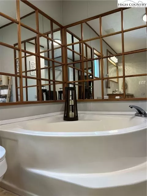 Bath - 905 Lyons Rd, Roaring Gap, NC 28668 photo 3 of 5