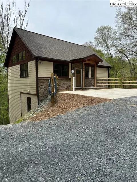 359 Vixen Ln, Blowing Rock, NC 28605