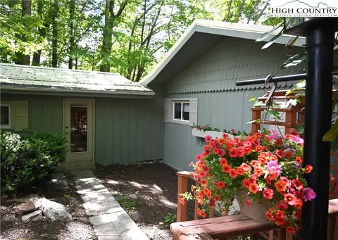 220 Skyline Rd, West Jefferson, NC 28694