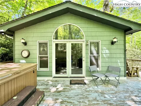 585 Leisure Acres Ln, Boone, NC 28607