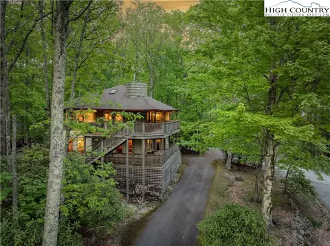 102 Rhododendron Dr, Beech Mountain, NC 28604