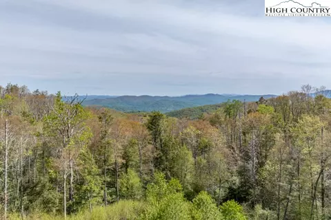 77 N Eagles Nest Trl, Elk Park, NC 28604
