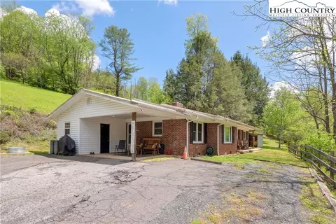 10008 Nc Highway 194, Lansing, NC 28643