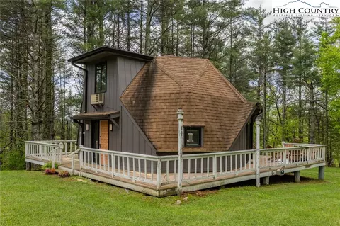 226 Freedom Trl, West Jefferson, NC 28694