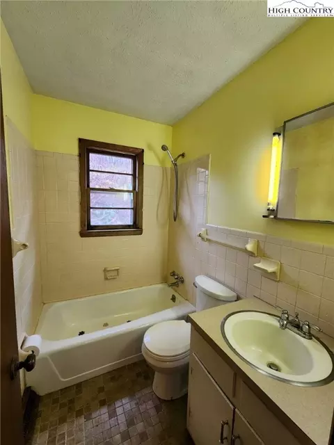 6104 Howards Creek Rd, Boone, NC 28607 photo 45