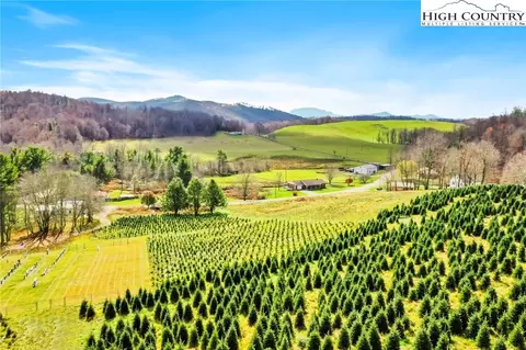 6104 Howards Creek Rd, Boone, NC 28607