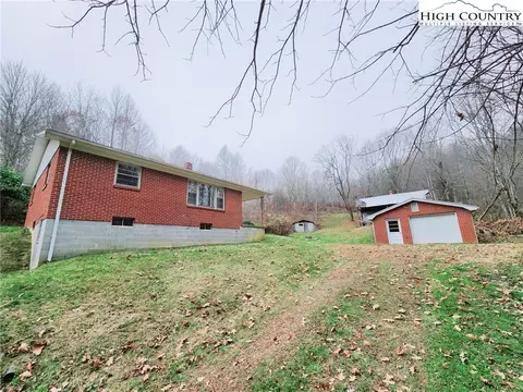 6104 Howards Creek Rd, Boone, NC 28607 photo 2