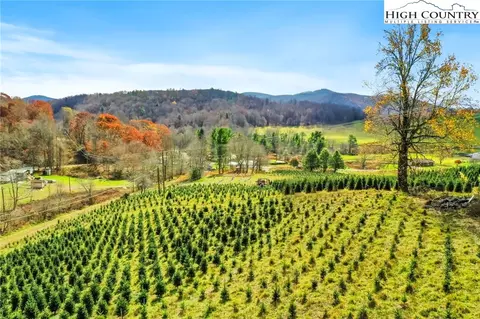 6104 Howards Creek Rd, Boone, NC 28607 photo 4