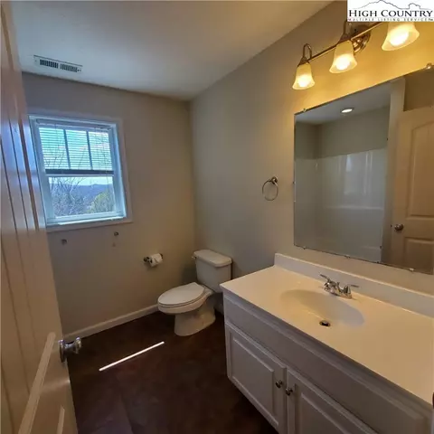 Bath - 161 Alexander Dr, Boone, NC 28607 photo 2 of 3