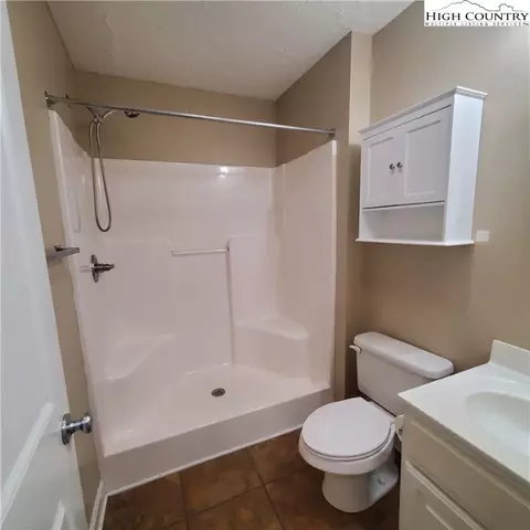Bath - 161 Alexander Dr, Boone, NC 28607 photo 1 of 3
