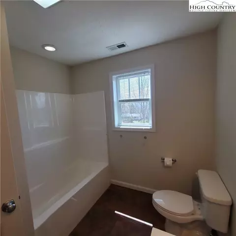Bath - 161 Alexander Dr, Boone, NC 28607 photo 3 of 3