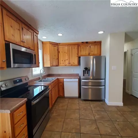 Kitchen - 161 Alexander Dr, Boone, NC 28607 photo 2 of 2
