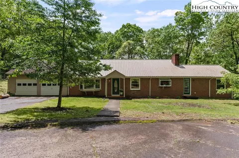 516 Mt Jefferson State Park Rd # C, West Jefferson, NC 28694