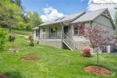 667 Ransom St, Blowing Rock, NC 28605