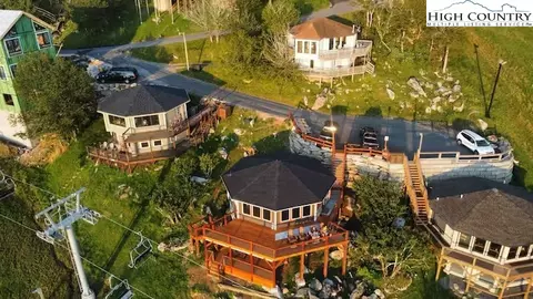 102 Galax Ln, Beech Mountain, NC 28604 photo 3