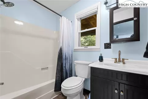 Bath - 101 Mid Holiday Ln #E-218, Beech Mountain, NC 28604 photo 1 of 1