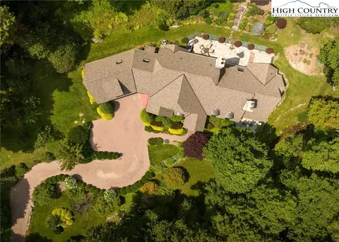 672 Greystone Dr, Boone, NC 28607 photo 3
