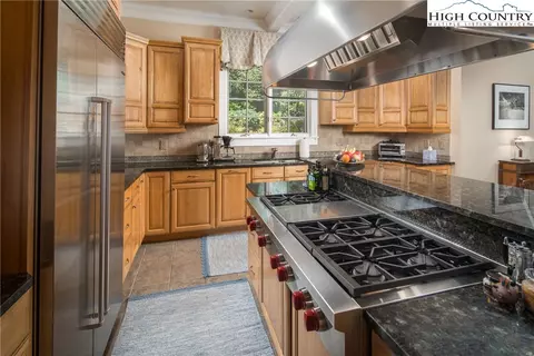 672 Greystone Dr, Boone, NC 28607 photo 8