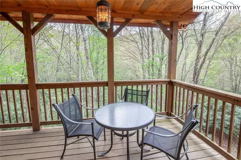 Exterior - 218 Ridgecrest Cir, Beech Mountain, NC 28604 photo 9 of 11