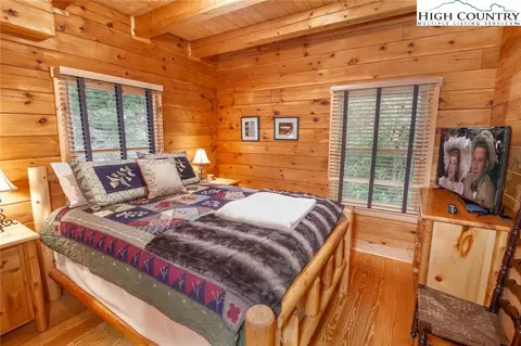 Bedroom - 218 Ridgecrest Cir, Beech Mountain, NC 28604 photo 1 of 5