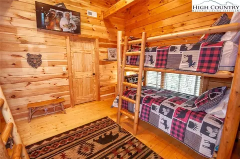 Bedroom - 218 Ridgecrest Cir, Beech Mountain, NC 28604 photo 4 of 5