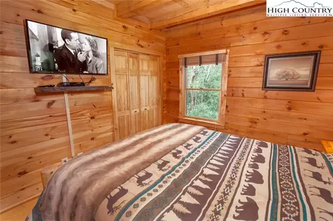 Bedroom - 218 Ridgecrest Cir, Beech Mountain, NC 28604 photo 2 of 5