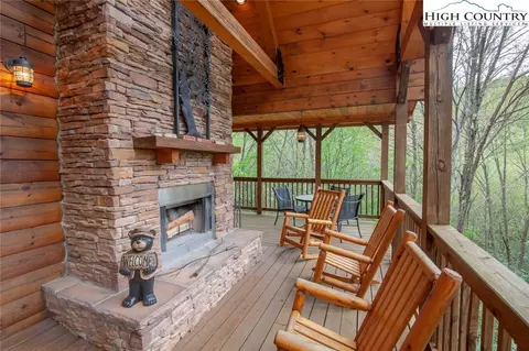 Exterior - 218 Ridgecrest Cir, Beech Mountain, NC 28604 photo 3 of 11