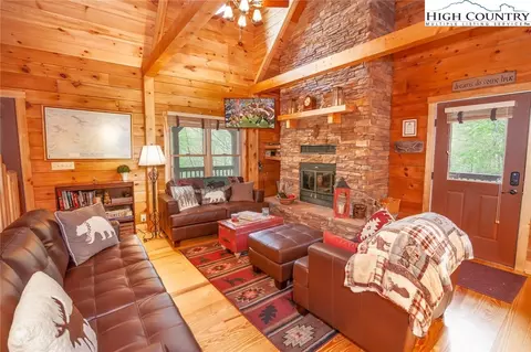 Living - 218 Ridgecrest Cir, Beech Mountain, NC 28604 photo 2 of 3
