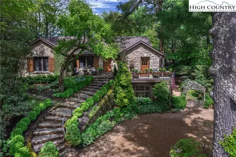 146 Norwood Cir, Blowing Rock, NC 28605