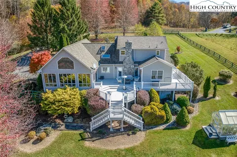 379 New Farm Rd, Banner Elk, NC 28604