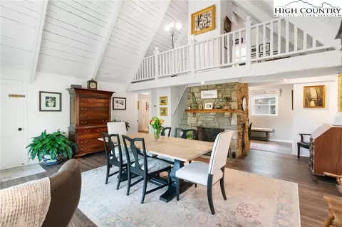 Dining - 137 Oak, Boone, NC 28607 photo 4 of 5