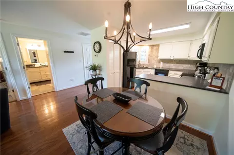 884 Chetola Lake Dr #CARDINAL 202, Blowing Rock, NC 28605