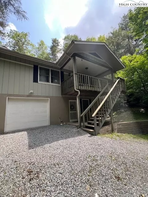 100 Harbor Ln, Newland, NC 28657