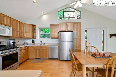 251 Skiview Rd, Seven Devils, NC 28604 photo 16