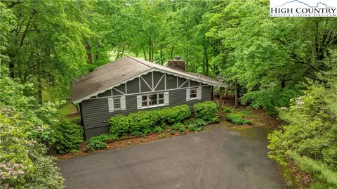 1207 Ridge Rd, Glade Valley, NC 28627