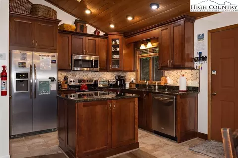 205 Birch Ln, Deep Gap, NC 28618 photo 9